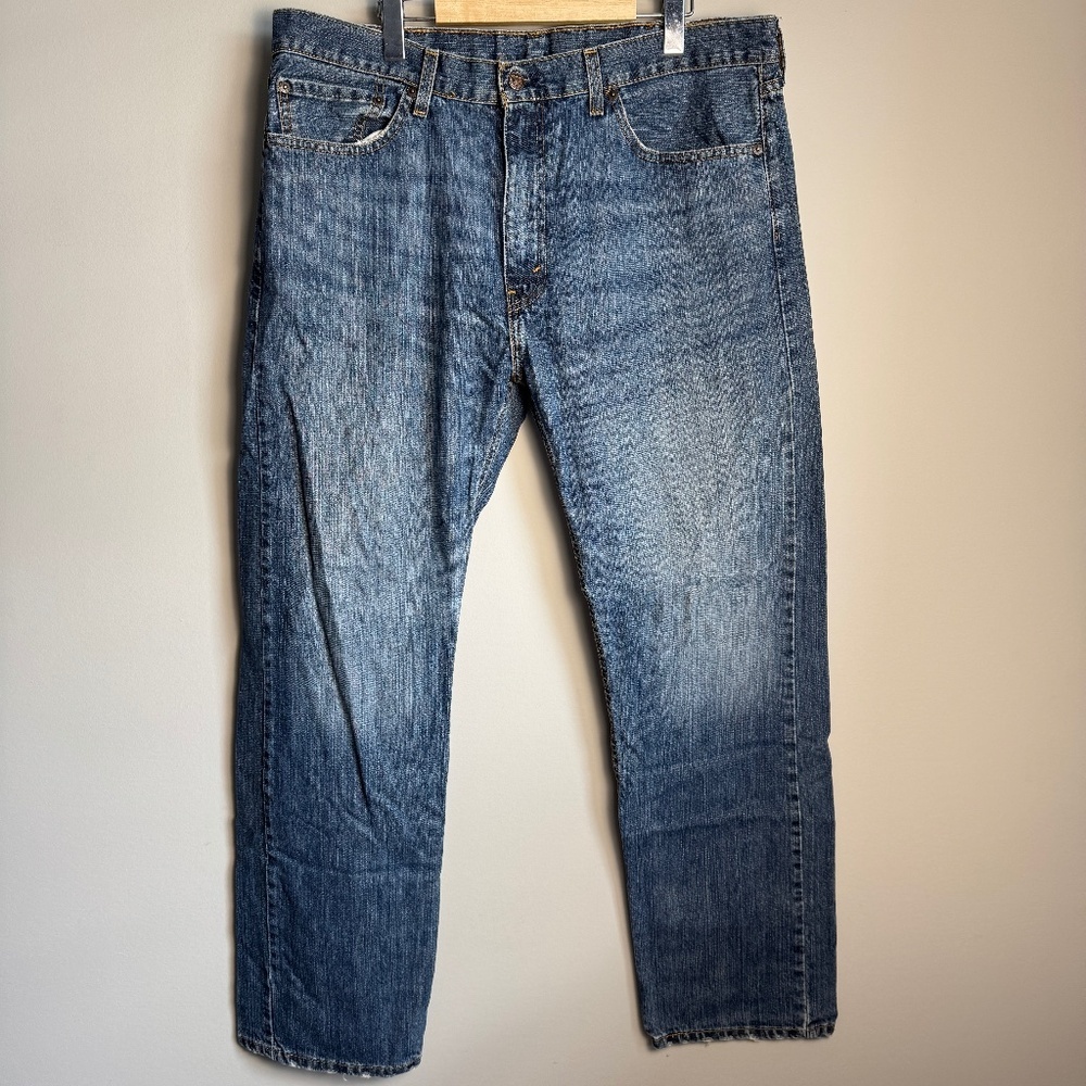 Levi's 505‎ Men's Medium Wash Blue Jeans Straight Leg Tag: 38x32 Casual Denim